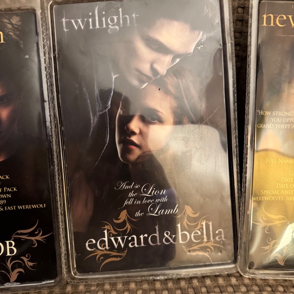 Twilight Action Dolls - Bella, Edward, Jacob (New Moon) and Alice (New Moon) - Picture 4 of 10